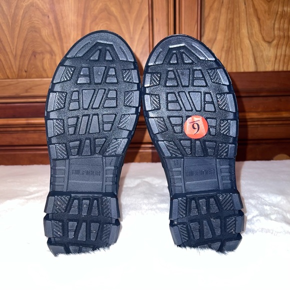 NWOB Tommy Hilfiger Boots Size 7 M Chaney Designer Logo Shoe Boot Design - Picture 8 of 10